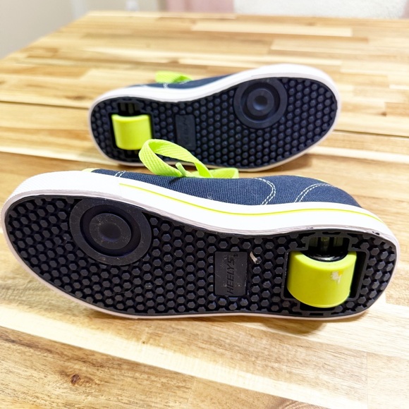 Heely’s Roller Skate Blue & Lime Green Kids Sneakers size 3 youth - Picture 2 of 8